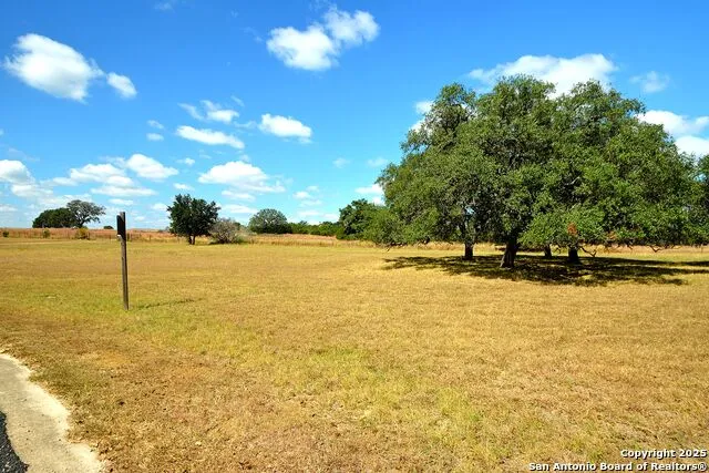 936 Saddle Club Dr Kerrville, TX 78028